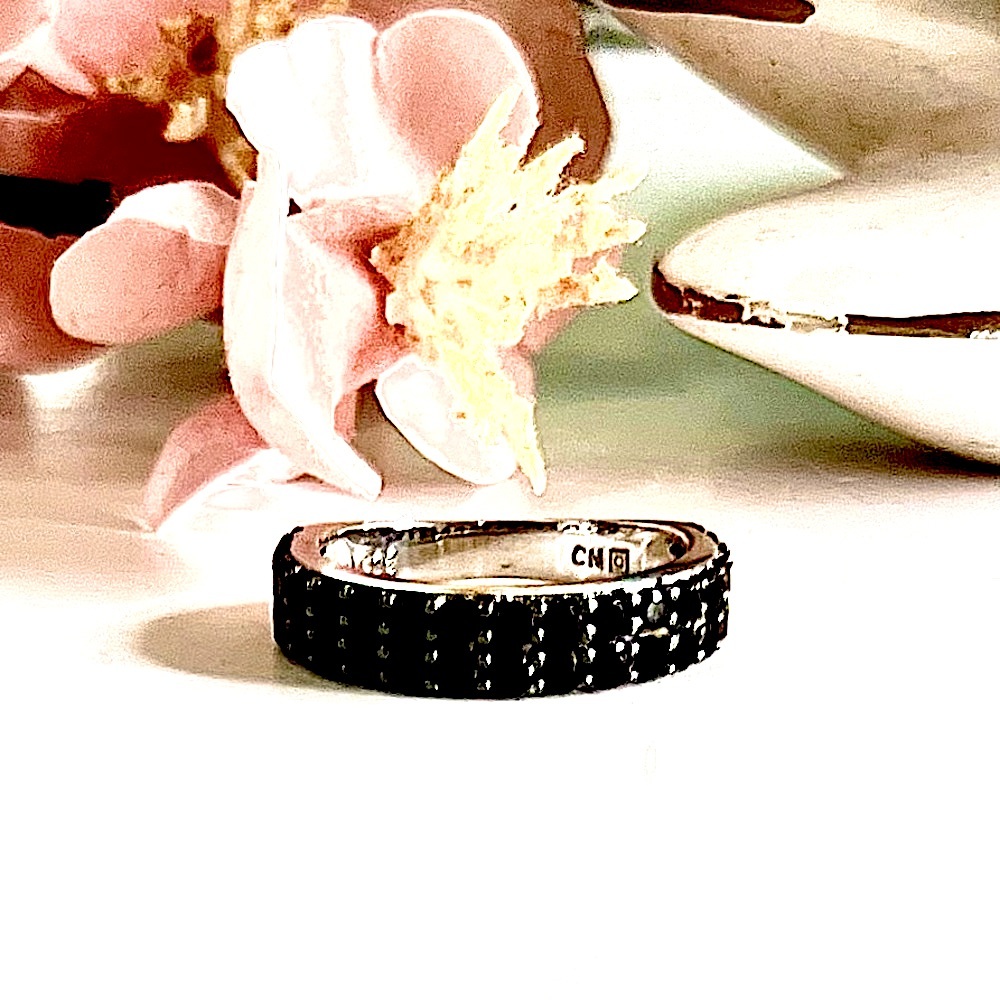 SZ 6 beautiful Black Spinel ring set in Sterling silver.